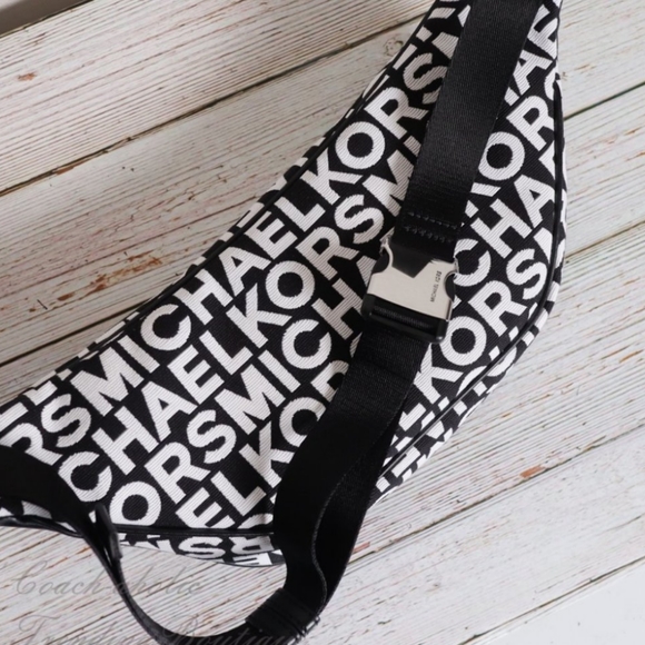 New tags on Mk kenly bag - Picture 6 of 7